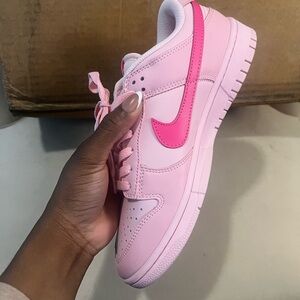 Nike dunks low GS “Triple Pink”